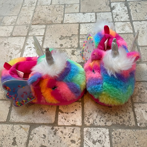 NWOT Wonder Nation Toddler Size 5-6 Rainbow Unicorn Slippers - Picture 1 of 5
